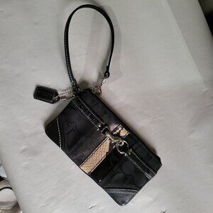 EUC COACH BLACK & TAN WRISTLET CLUTCH W/ LEATHER ACCENTS